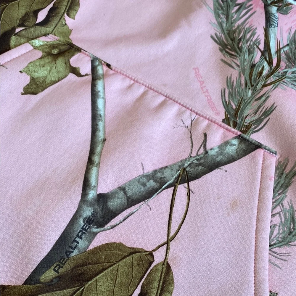 💛 Under Armour Pink and Maroon Camouflage Realtree Hoodie - Picture 4 of 4